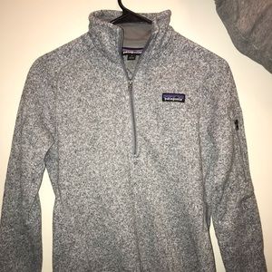 small Patagonia quart zip